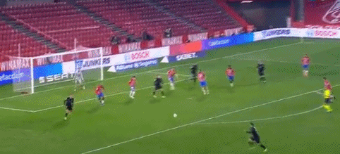 巴萨2-0西班牙人领先皇马7分，费尔明助攻梅开二度，太精彩了